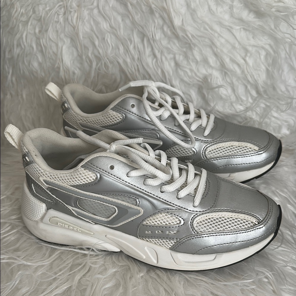 Diesel Serendipity Sport Silver and White Athletic Sneakers